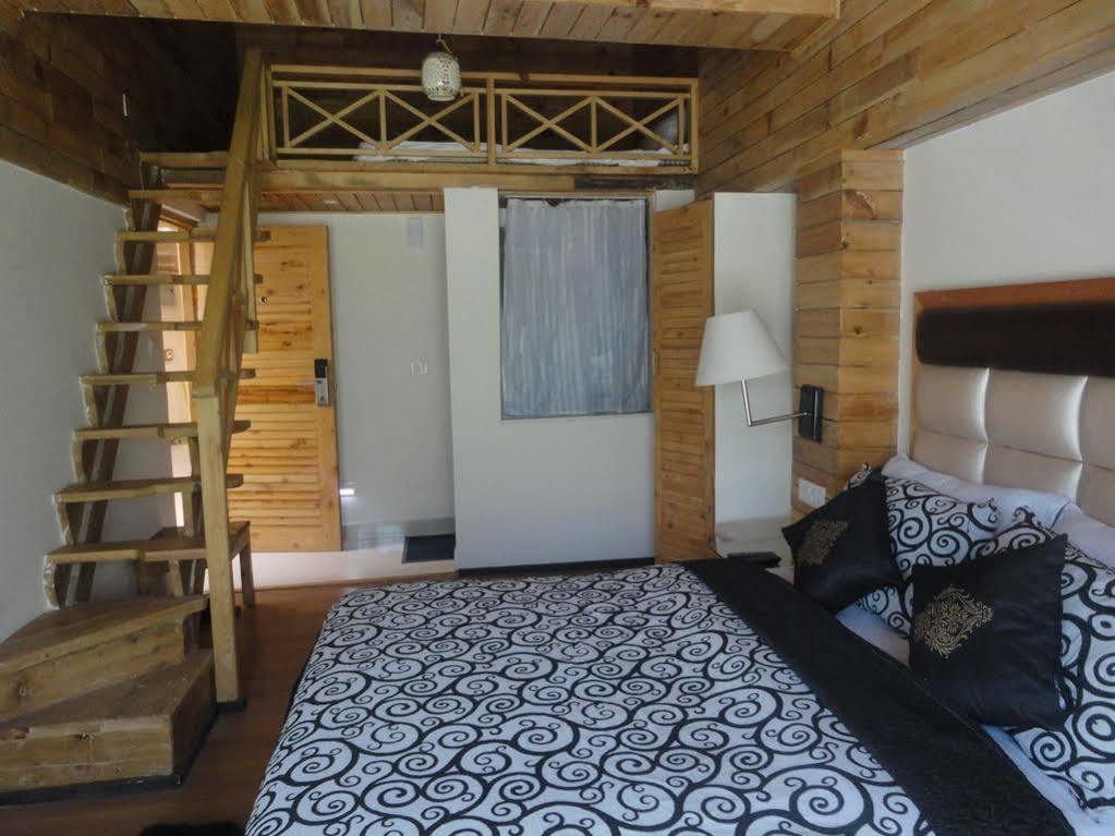 Swiss Wood Hotel Manāli Esterno foto